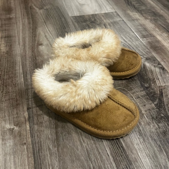 Three pre-loved toddler shoe bundle - free gift with purchase - Picture 6 of 6